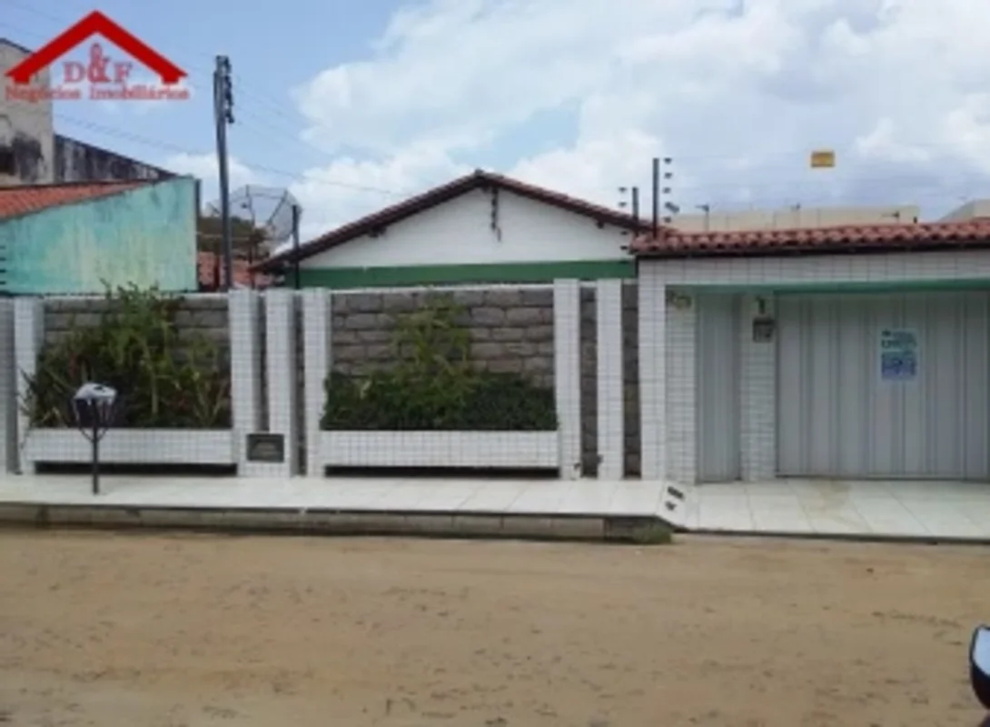 VENDE-SE EXCELENTE CASA EM TERESINA/PI POR R$700.000,00 (SETECENTOS MIL REAIS)Ex...