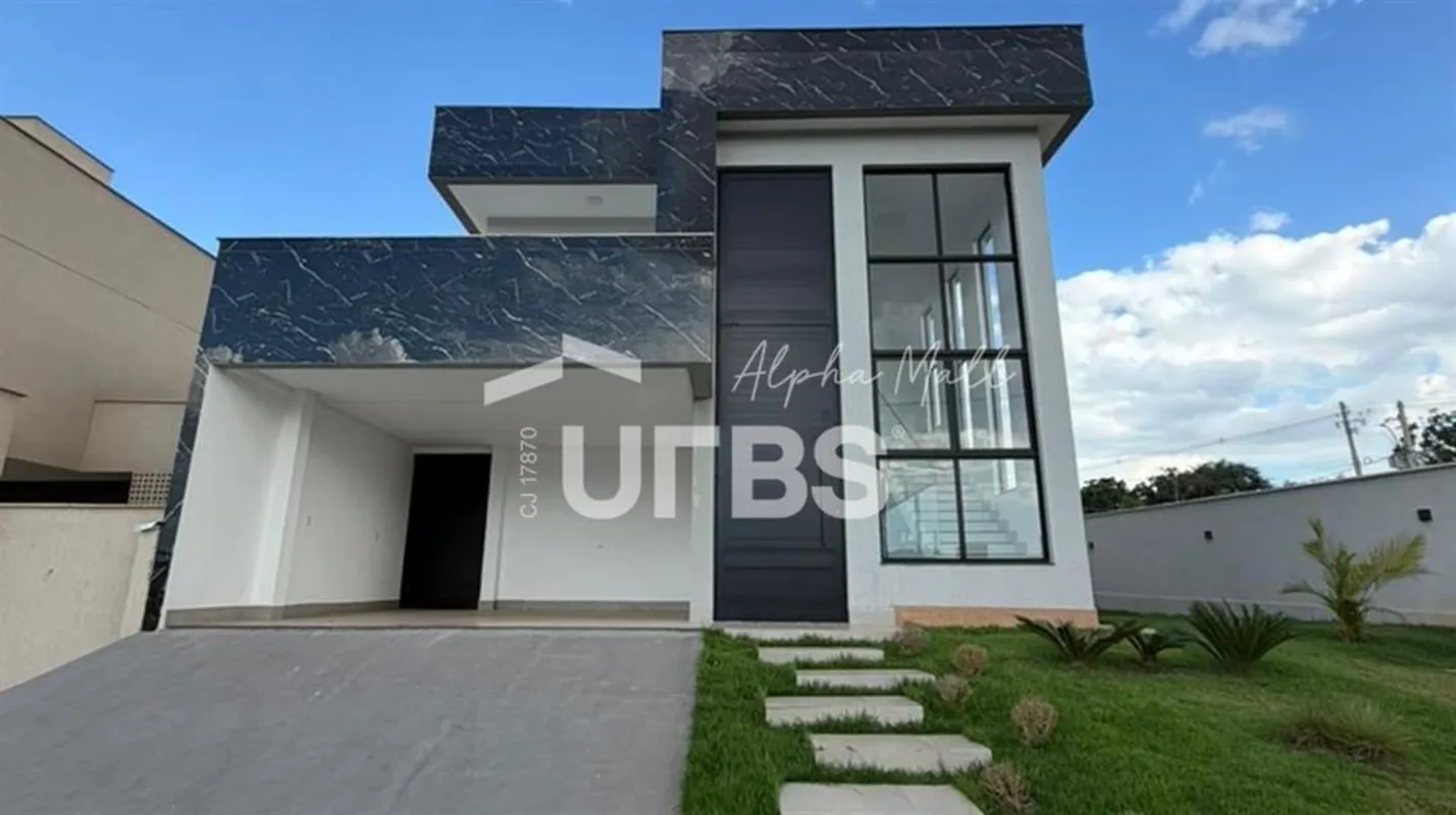 COD U-0033208 - Terreno 333,25 m², Área Construída 200 m²Sobrado com arquitetura...