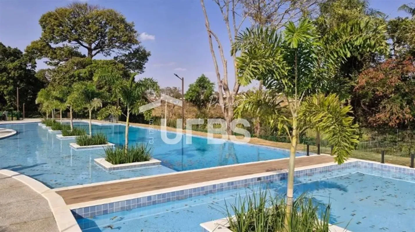 COD U-0032949 - Excelente lote com 215 m² no Jardins Versalhes!Ideal para quem d...