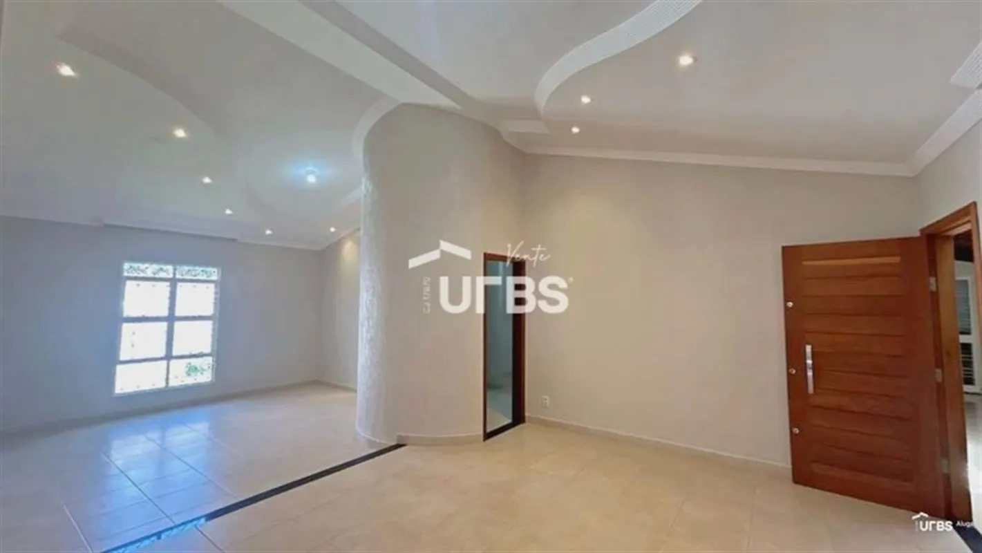 COD U-0033626 - Casa aconchegante com 280 m² de área construída em um terreno de...