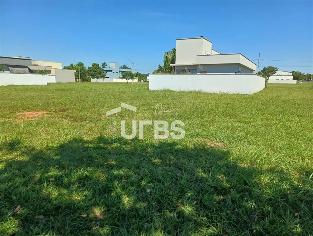 COD U-0032383 - Oportunidade de lote em condomínio fechado com terreno plano e s...