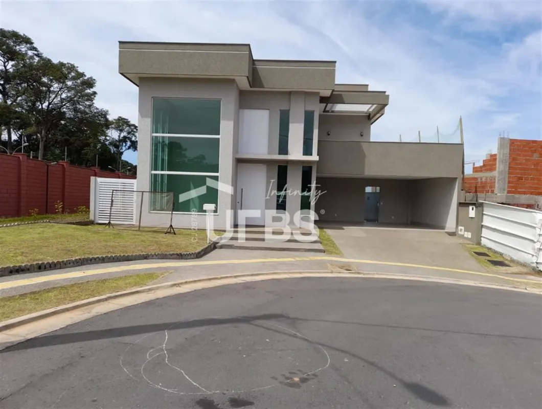 COD U-0026853 - Casa de alto padrão à venda em Goiânia, com 227m² de área constr...