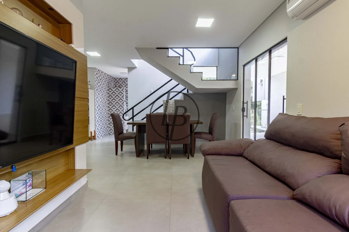 CASA EM CONDOMINIO FECHADO!!No Condomínio Santa Mônica, esta residência de alto ...