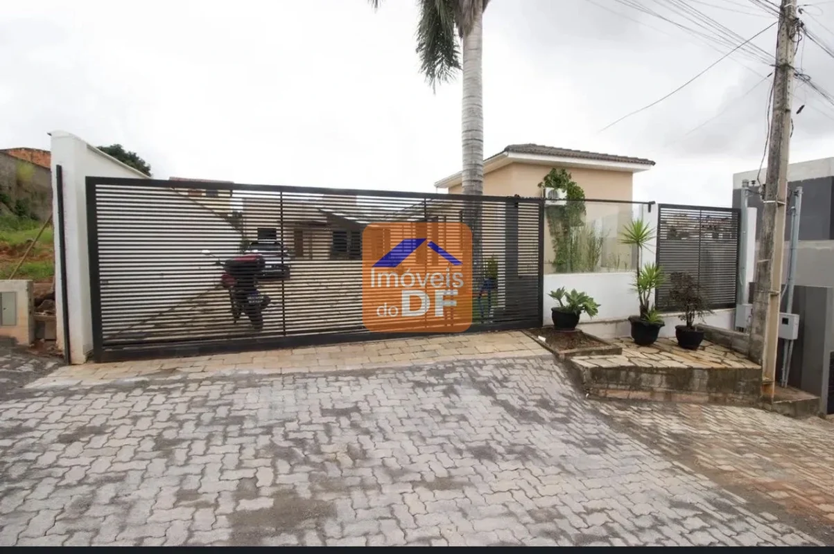 Lote de 800 m² com duas casasEsta propriedade reúne duas residências independent...
