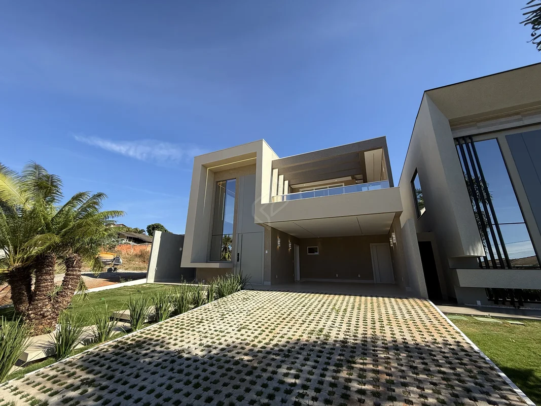 Arniqueira conjunto 05-536m2 de terreno -492 área privativa -4 suítes -Piscina a...