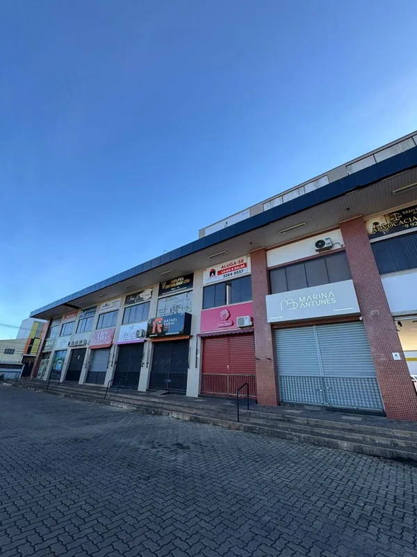 Loja comercial com +- 62 m ², ideal para vários ramos de atividades. O espaço co...