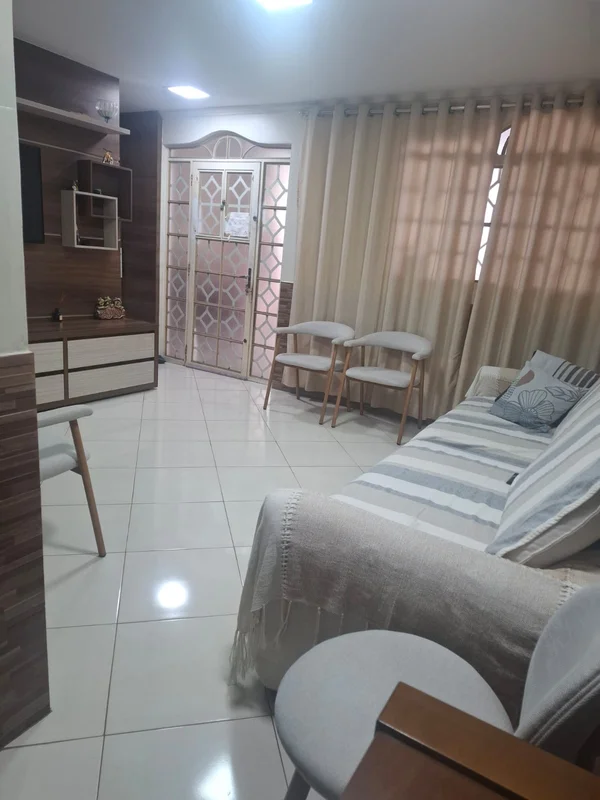 Descubra esta charmosa casa à venda na QS 11 Conjunto F, em Aguas Claras, DF, lo...