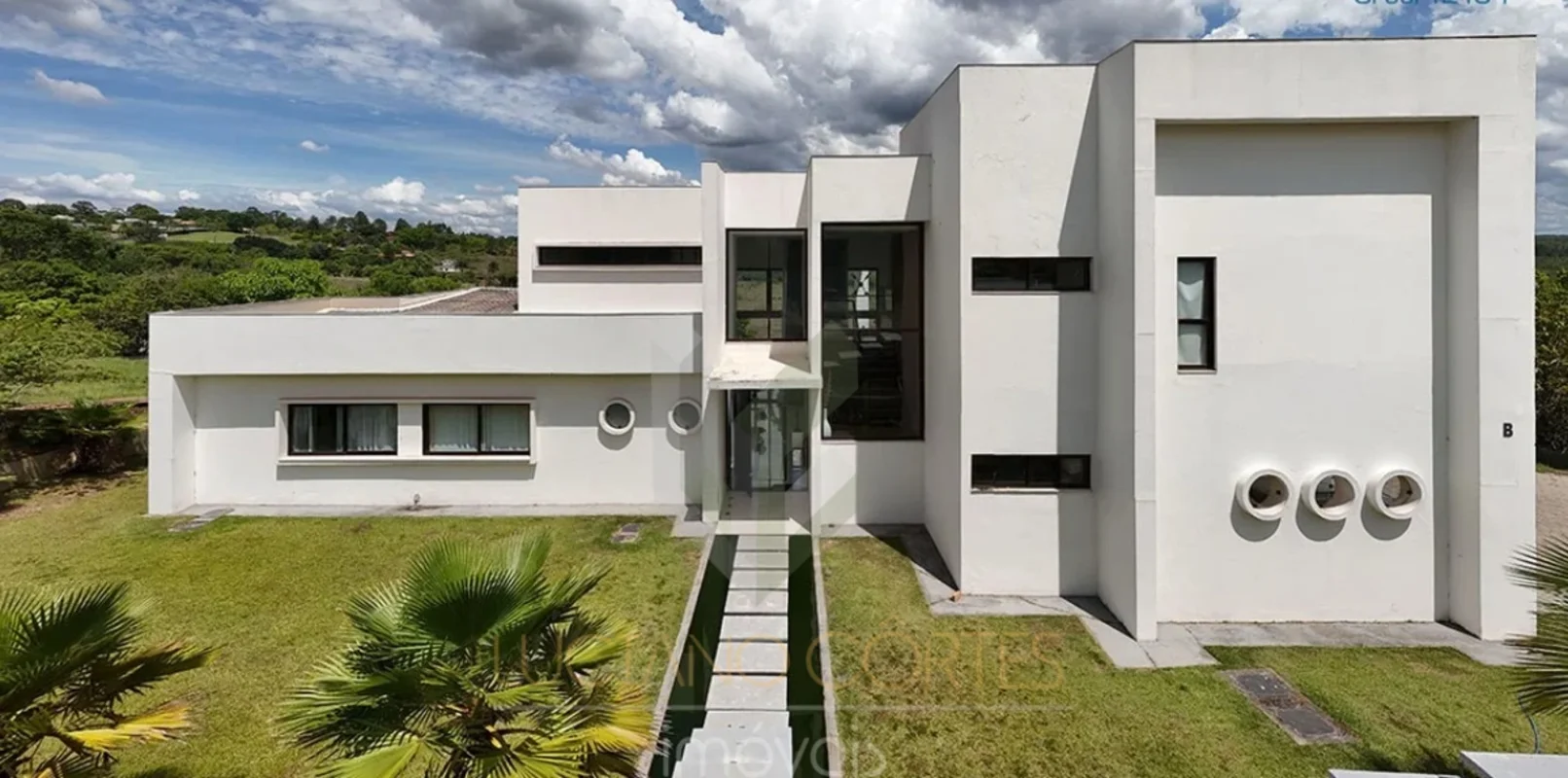 Descubra uma oportunidade única de viver em uma casa de luxo com vista espetacul...