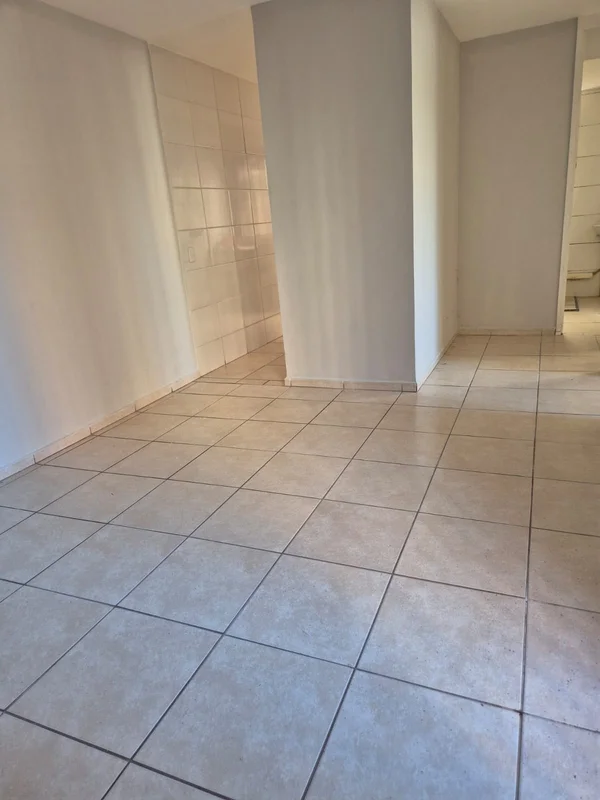 Vende-se apartamento térreo no Paranoá Parque, boa localização. Aceita carro na ...