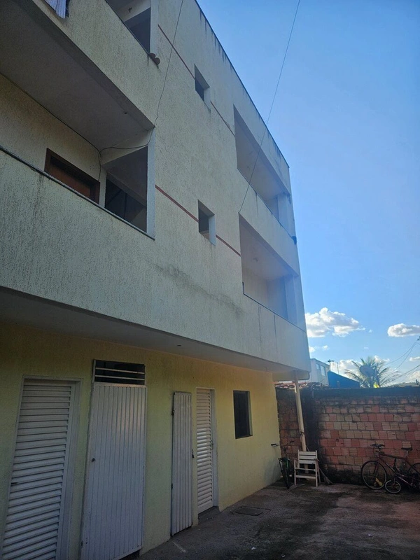Alugo apartamento, quarto sala cozinha banheiro, área de serviço e um vaga de ga...