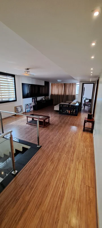 Excelente apartamento duplex de alto padrão, no SETOR BUENO, Goiânia. Com uma lo...