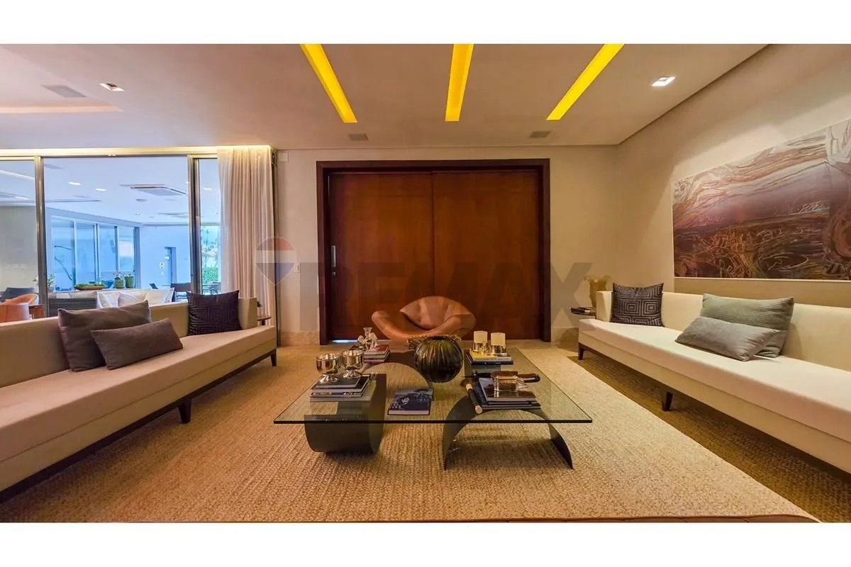 Arquitetura Contemporânea com Engenharia de Ponta no ML 03 Lago NorteSituada em ...