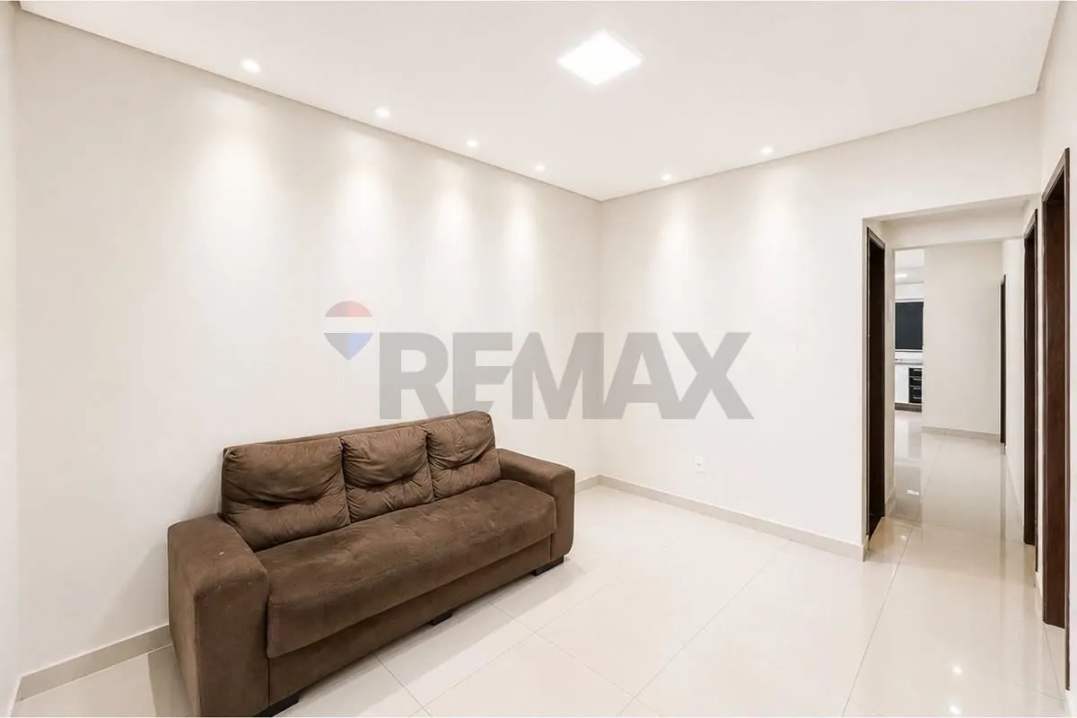 Vendo linda casa térrea com 4 quartos (1 suíte) com casa de fundo e entrada inde...
