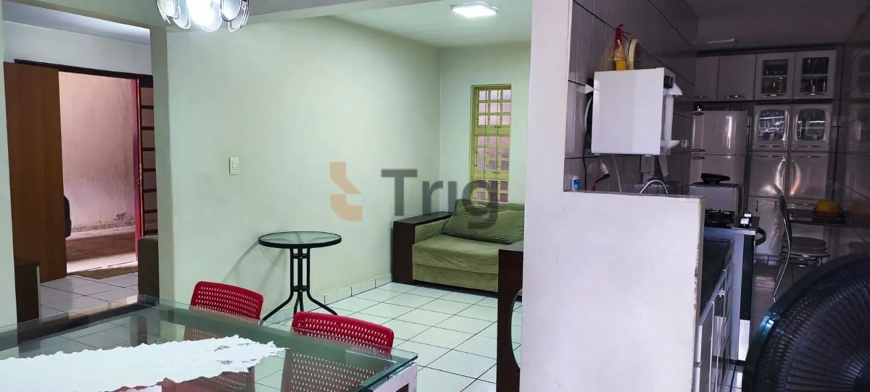 Casa com ambientes amplos e excelente distribuição interna, ideal para quem busc...