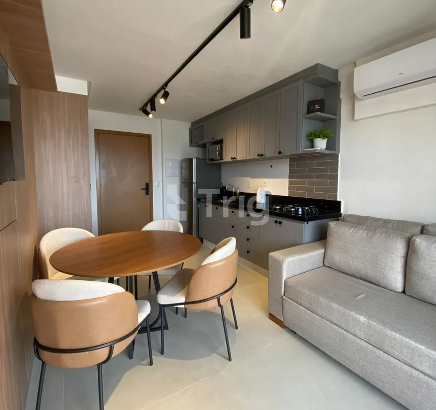 Flat mobiliado e decorado com 45 m², oferecendo ambientes bem distribuídos, conf...