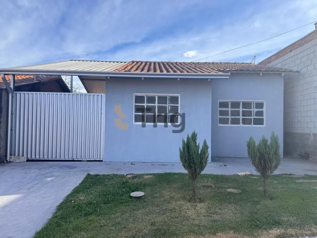 Casa térrea com ambientes bem distribuídos, quintal espaçoso e excelente localiz...