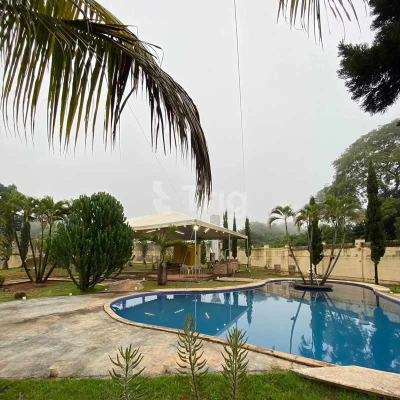 Chácara com 1.200 m² de área total, pronta para lazer, moradia ou investimento, ...