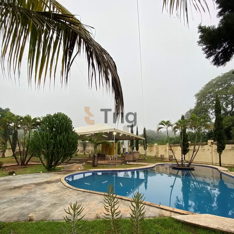 Chácara com 1.200 m² de área total, pronta para lazer, moradia ou investimento, ...