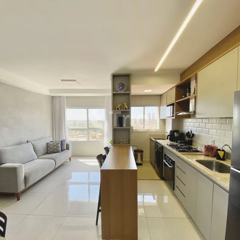 Apartamento mobiliado, em andar alto e posição nascente, ideal para quem busca c...