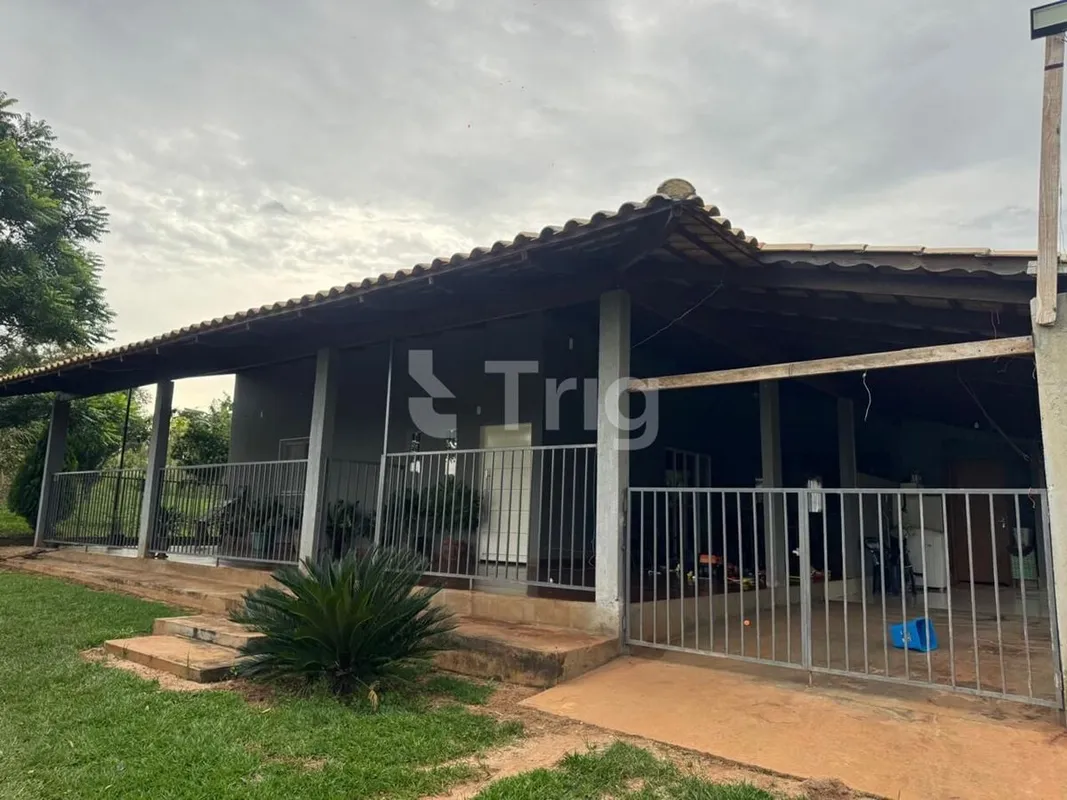 Chácara com 5.000 m², oferecendo ampla área verde, privacidade e contato com a n...