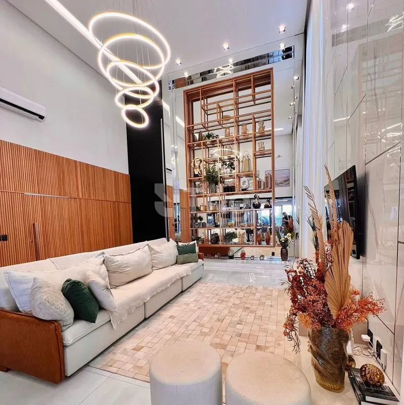 Casa térrea de alto padrão com 297 m² de área construída em um terreno de 558 m²...