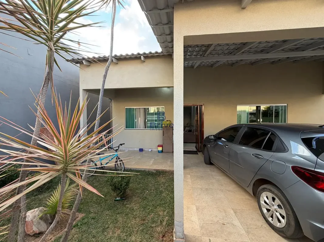 Casa na Ponte Alta Norte, na Rua São Francisco, em condomínio fechado, com amplo...