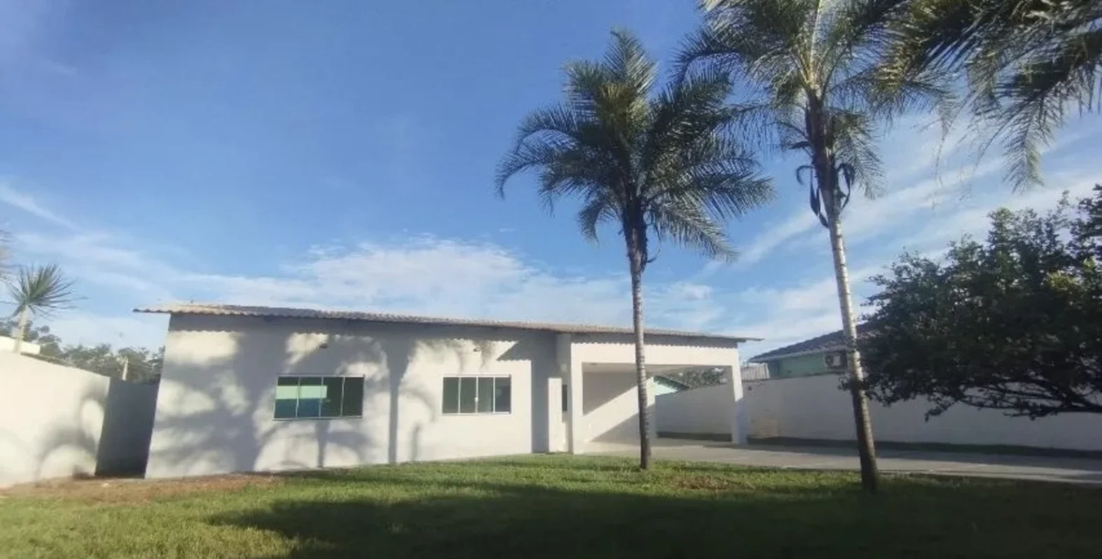 A GCASTRO IMÓVEIS VENDE !!!Ótima casa contendo 3 quartos Sendo uma suíte Sala co...
