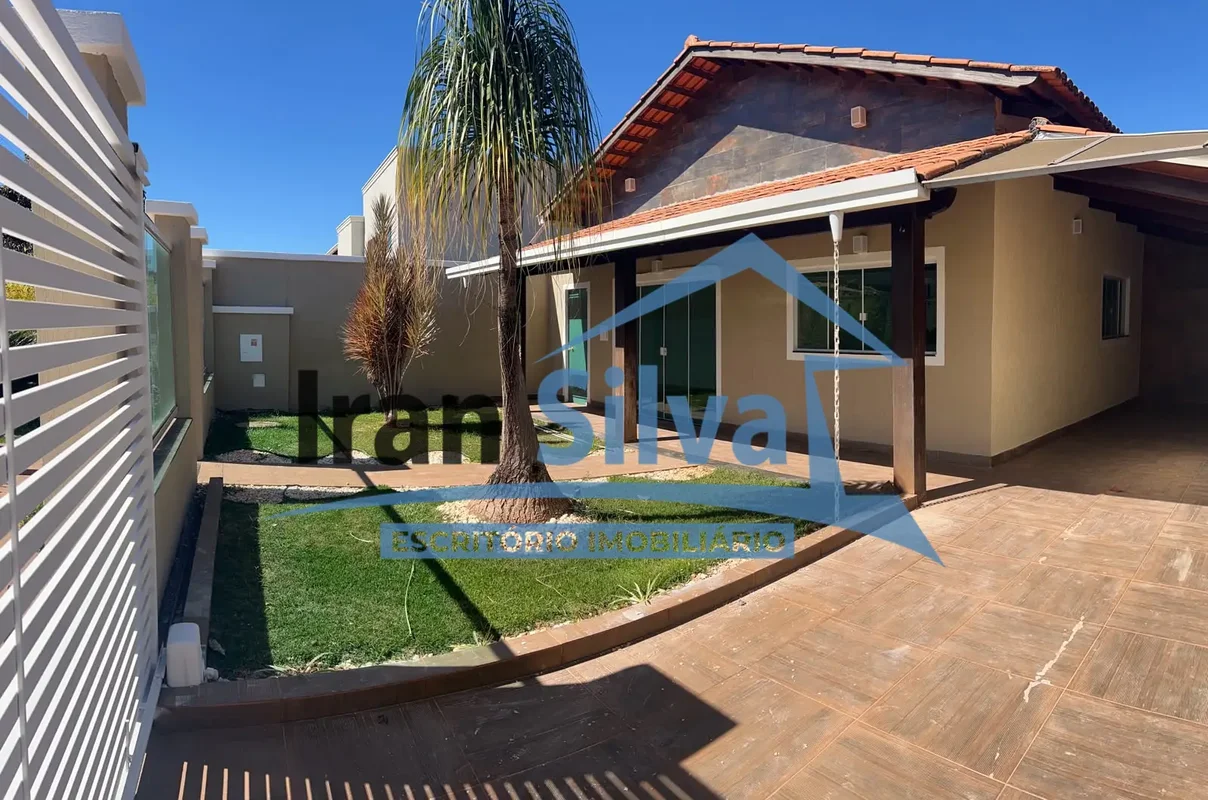 IRAN SILVA VENDE, LINDA CASA TÉRREA EM CONDOMÍNIO FECHADO, EXCELENTE LOCALIZAÇÃO...