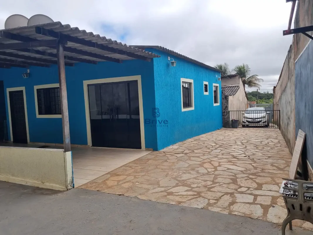 Casa em Arniqueiras, no Condomínio Fechado Chácara 116B, com 3 quartos (sendo 1 ...