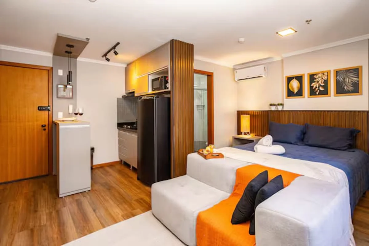 Kit/Studio mobiliado de alto padrão no Residencial Madison – Águas Claras Norte;...