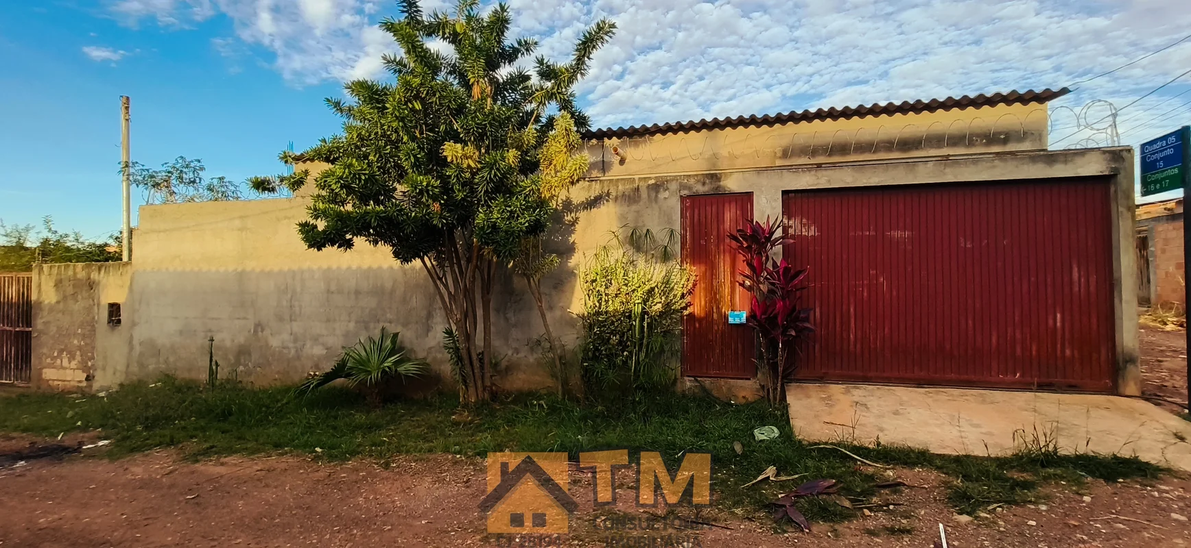 TM CONSULTORIA IMOBILIÁRIAVENDE;MARAVILHOSA CASA TODA NA LAJE, COM ESTRUTURA PAR...