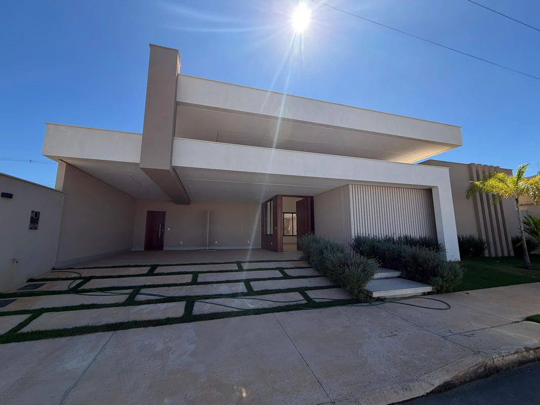 Luziânia lote 400 metros4 quartos sendo 3 suítes e 1 masterPiscina Pastilhada Ch...