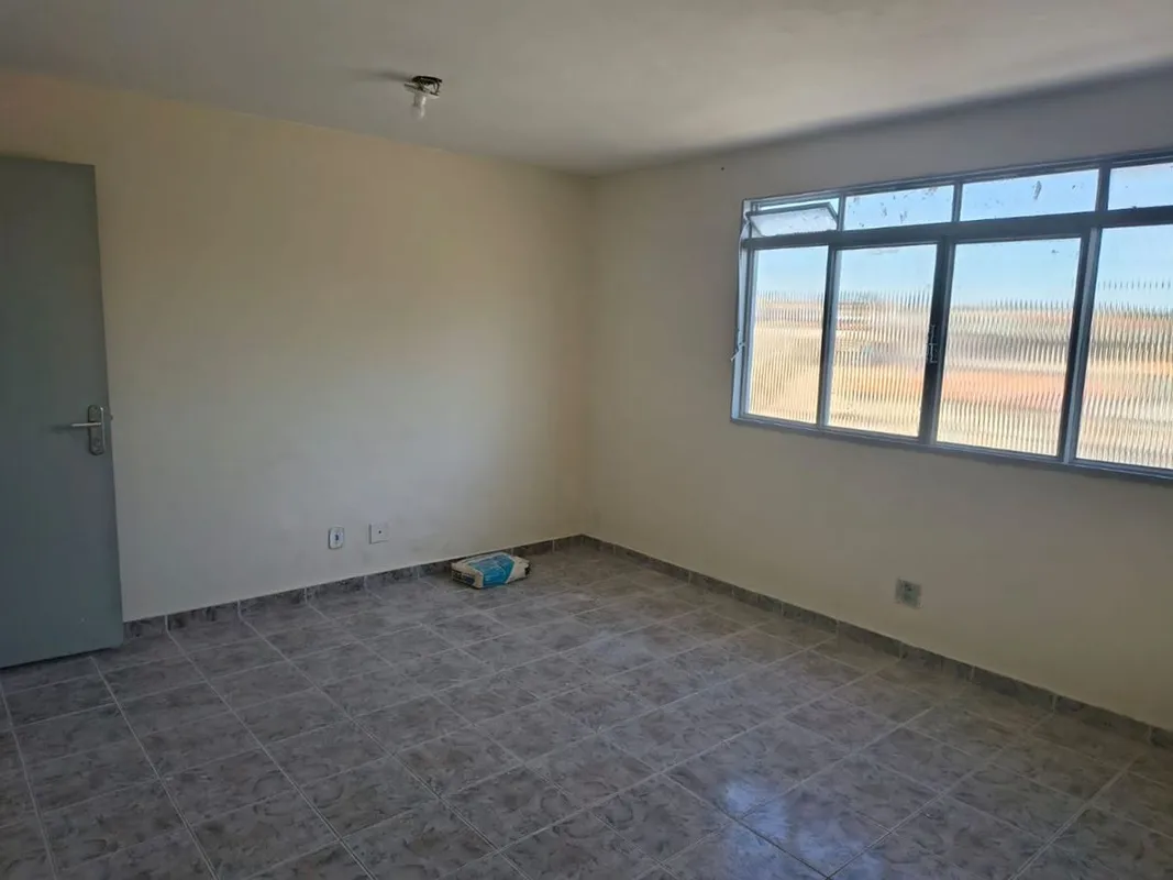 Excelente Sala-kit na EQNM 34/36. Prédio com ótima localização e de fácil acesso...