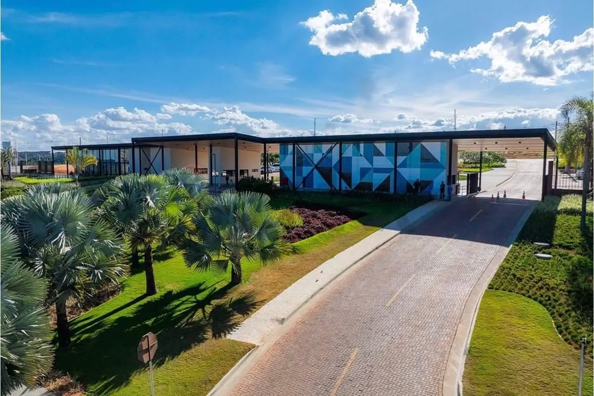 Construa a casa dos seus sonhos em um dos condomínios horizontais mais exclusivo...