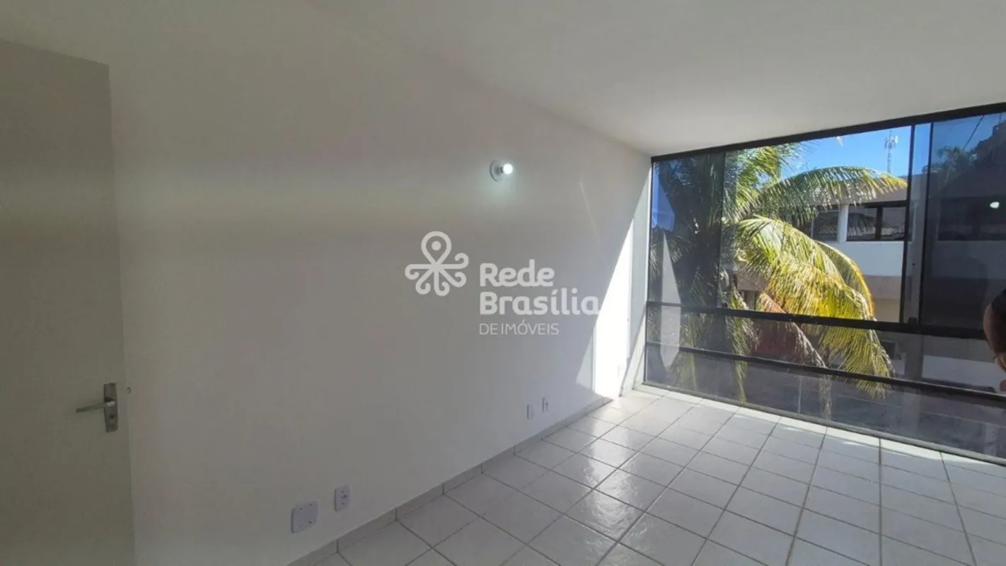 Localizada na SQN 116, esta kitnet oferece praticidade e fácil acesso a tudo o q...