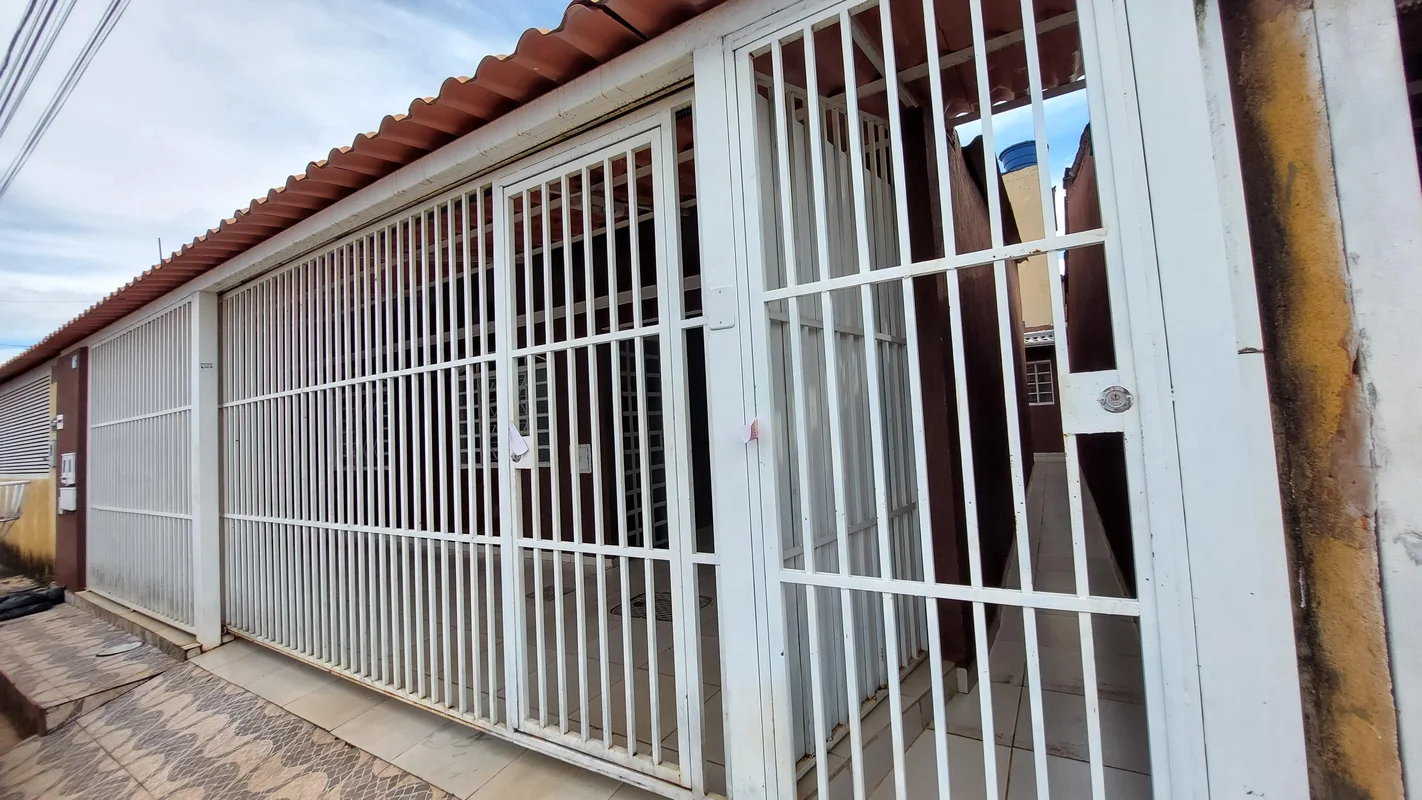 EXCELENTE OPORTUNIDADE NA QNP 28 – DUAS CASAS NO MESMO LOTE!Ideal para moradia o...
