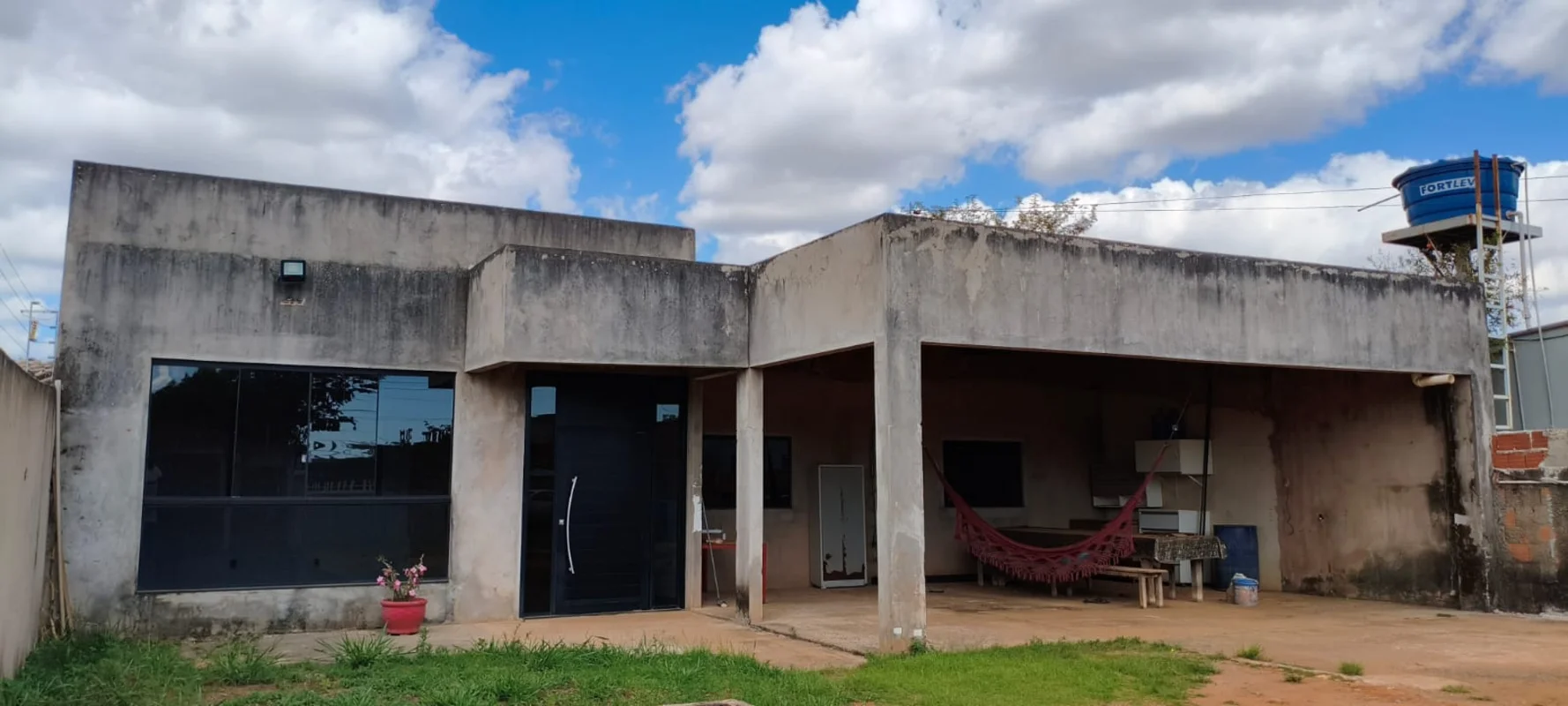 Casa à venda – 26 de Setembro | Rua 1Condomínio fechado com ruas bloquetadas.* 4...