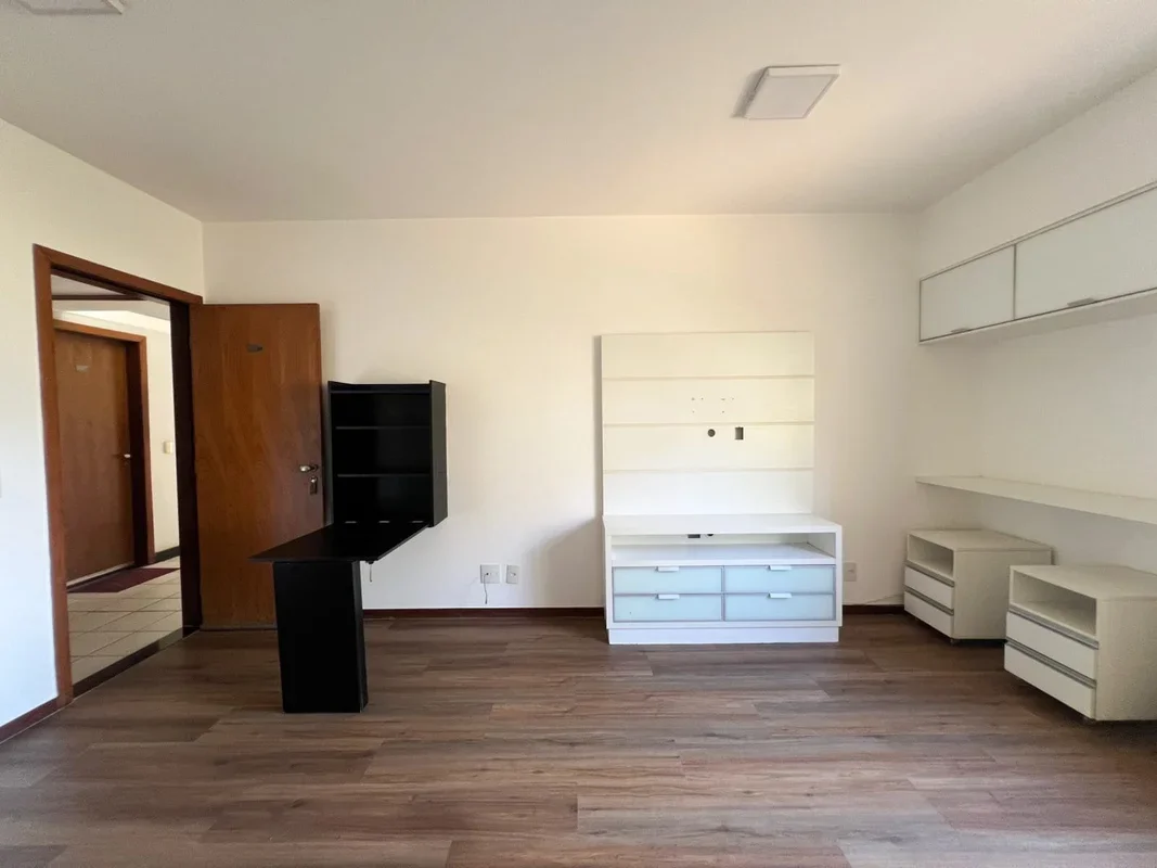 Julisce Alencar Assessoria Imobiliária vende…Kit localizada no SGAN 912, no Edif...