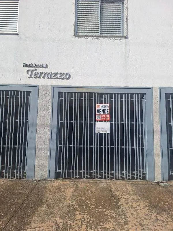 03 quartos sendo 01 suiteSalaBanheiro SocialCozinha com armáriosÁrea de serviço0...