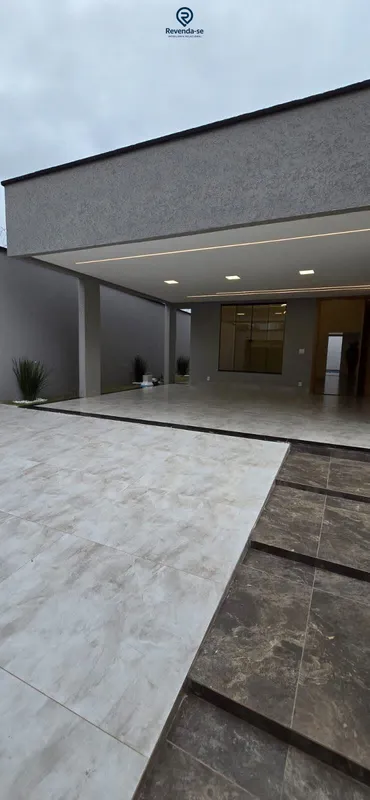 Casa sozinha no lote210 m² área construída 434 m² terreno 3 suítes plenas Sala C...
