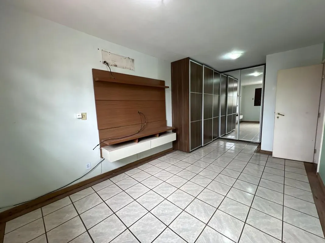 Sobrado à Venda - Jardim América | Goiânia - GOValor: R$ 850.000,00Área do terre...