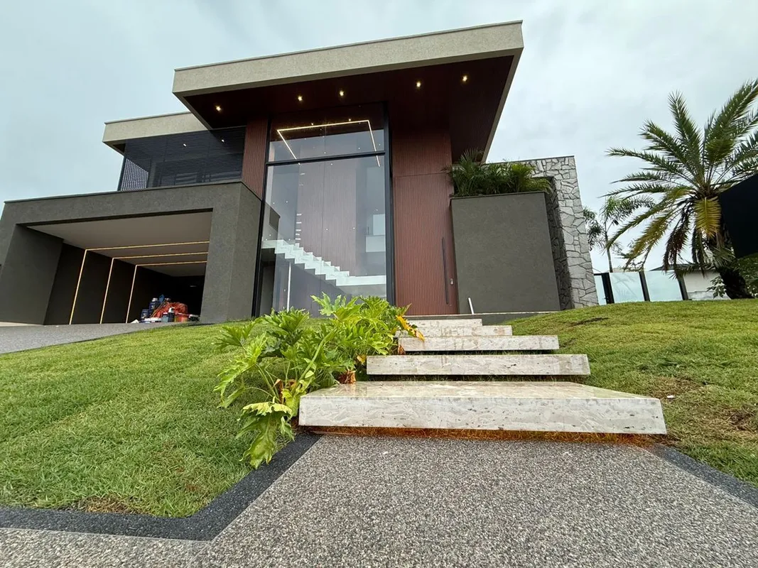 Sobrado à Venda - Jardins França | Goiânia - GOValor: R$ 4.780.000,00Área constr...