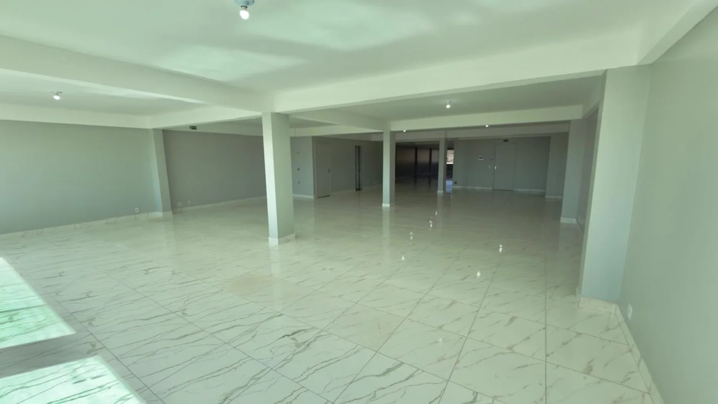 Excelente sala com 280m² na QNG 28 ao lado do TAGUACENTERPonto estratégico pra q...