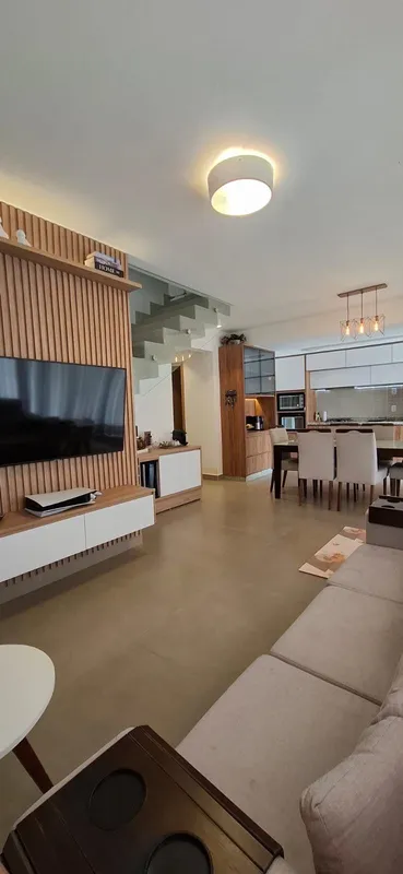 CASA À VENDA | JARDINS CAPRI166 m² de construção250 m² de terreno• 3 suítes• Sal...