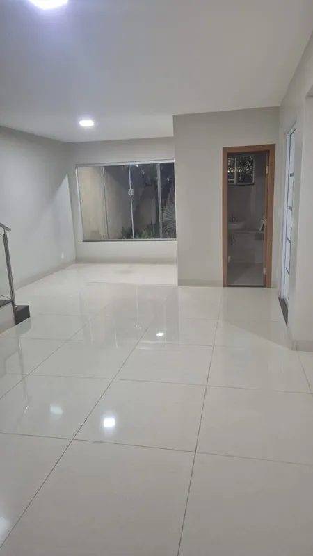 Casa à Venda no Jardim AméricaÁrea construída: 250m²5 quartos (sendo 2 suítes) B...