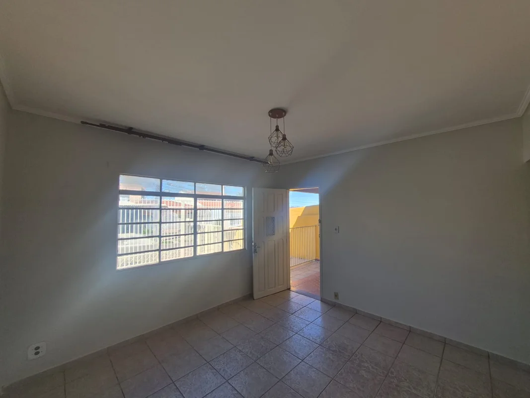 ** CURITIBA IMOBILIÁRIA ALUGA** ALUGA-SE CASA ESPAÇOSA COM 3 QUARTOSQNF 03 LOTE ...