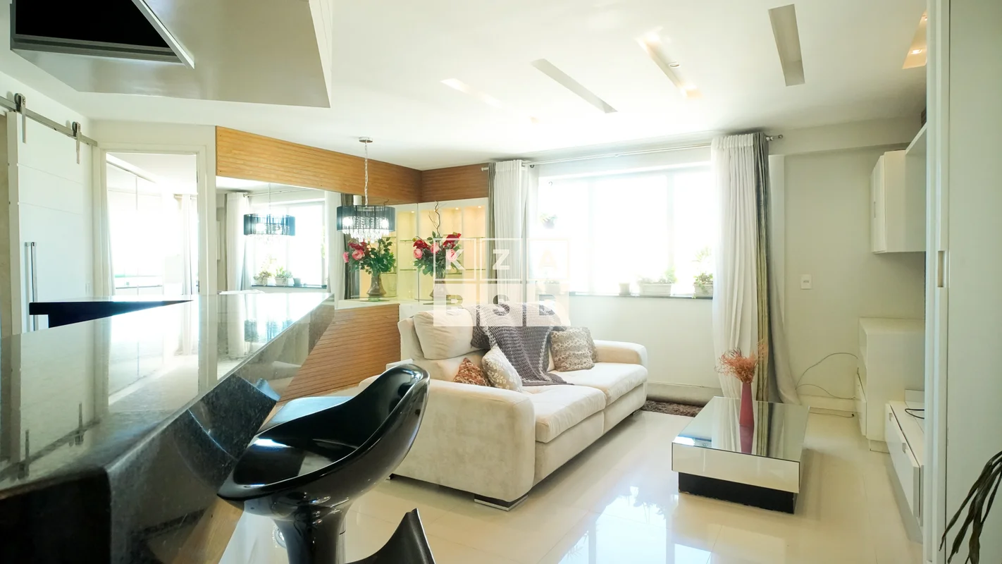 Apartamento reformado e mobiliado 49 m² | Nascente | Andar alto | De cantoEste é...