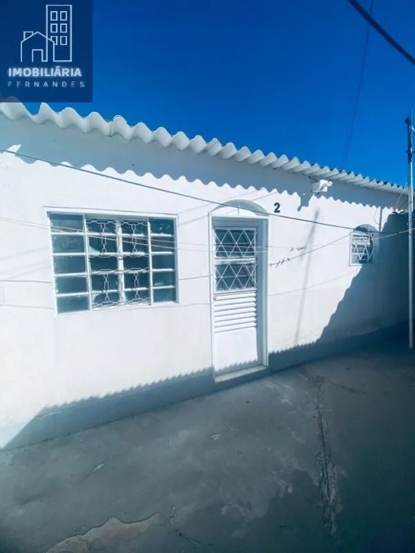 IMOBILIÁRIA FERNANDES aluga casa na QR 100 na Santa Maria Sul, no qual a mesma p...