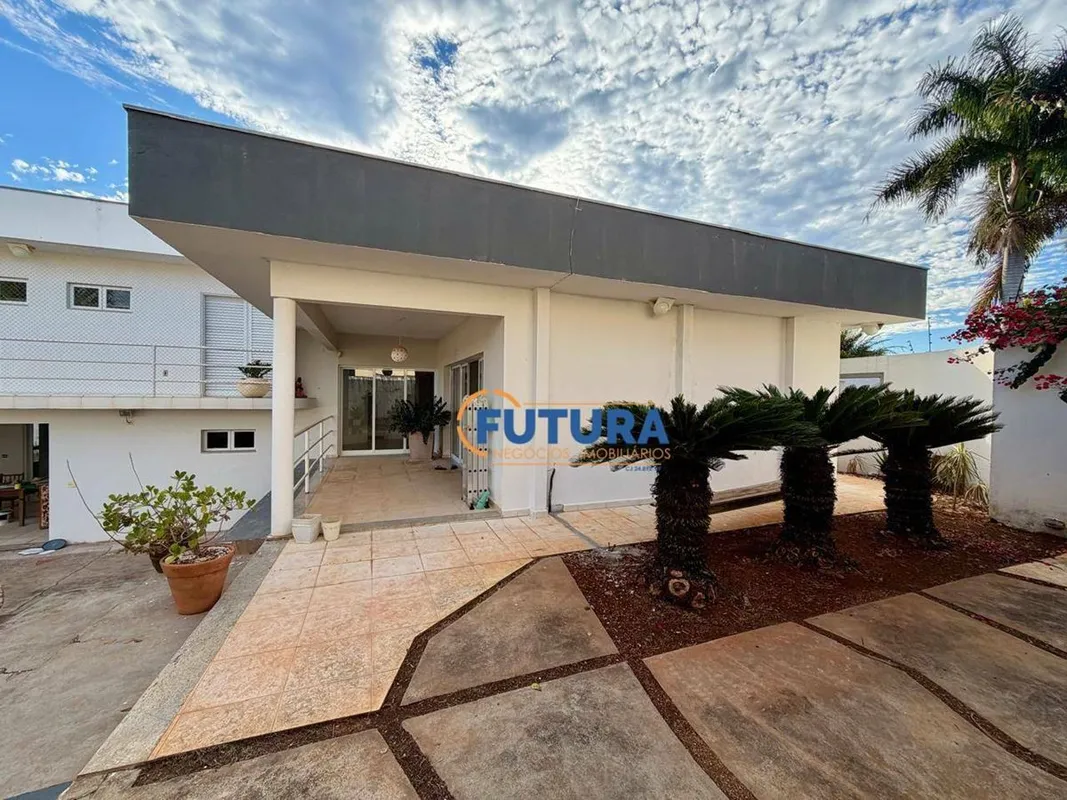 A FUTURA NEGÓCIOS IMOBILIÁRIOS disponibiliza para VENDA:Excelente casa no Condom...