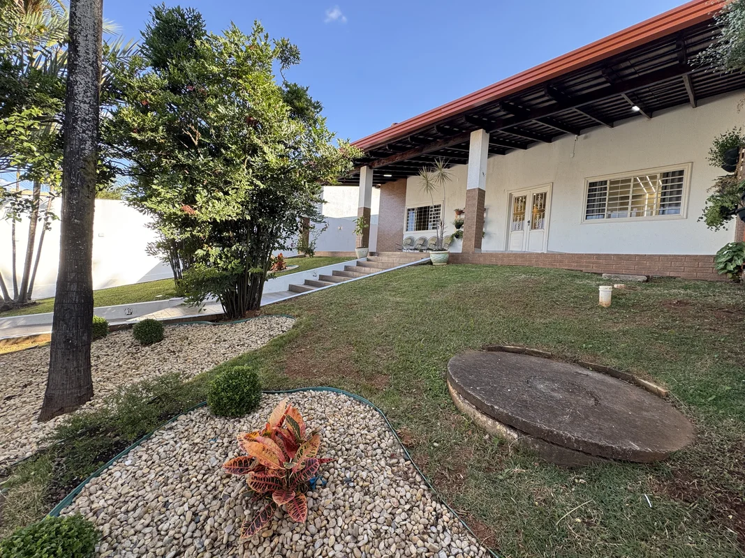 ? Casa Paraíso — charme, espaço e muito verde em ArniqueiraA casa mais charmosa ...